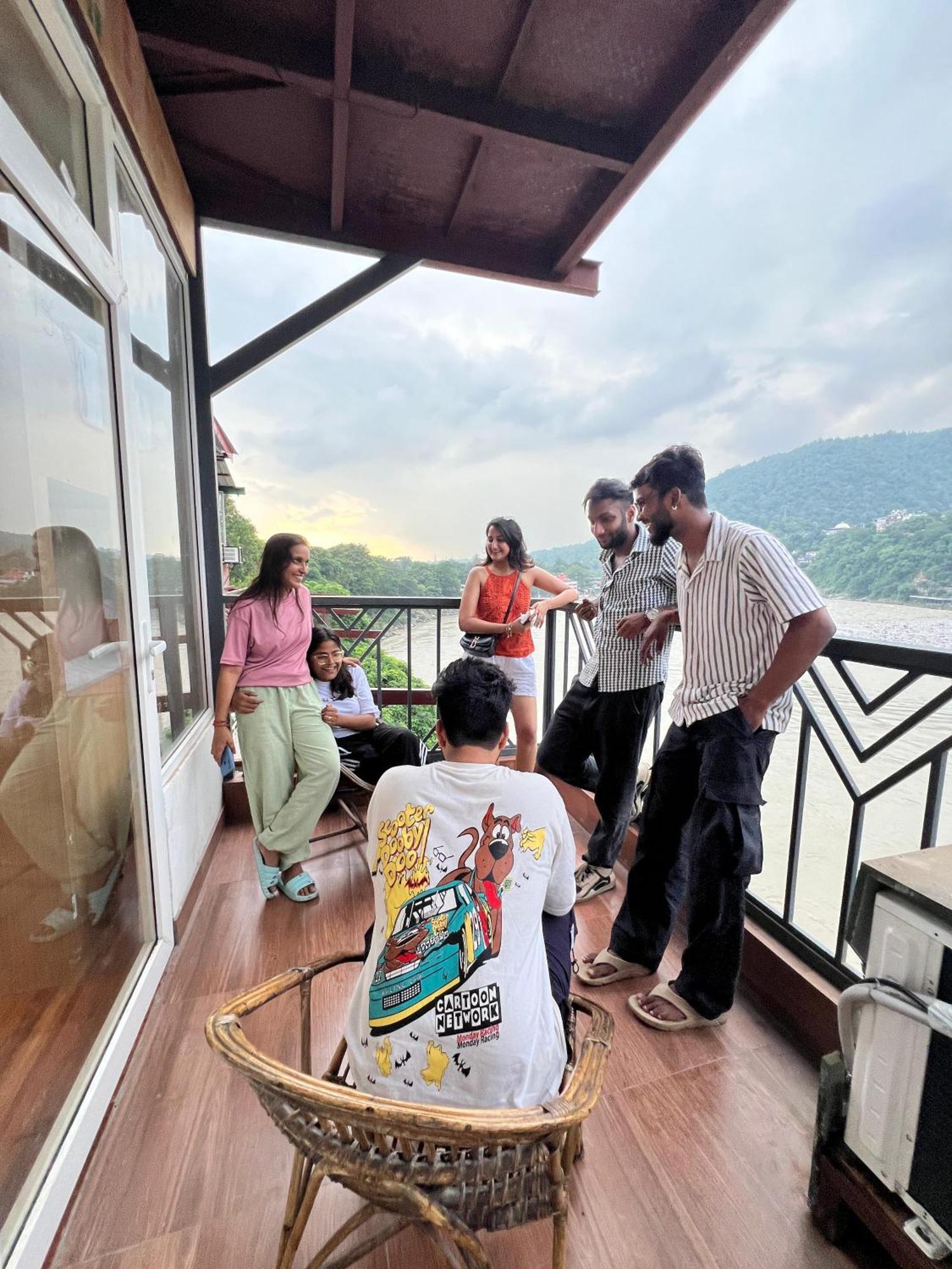 Joey'S By The Ganges Hostel Rishīkesh Buitenkant foto