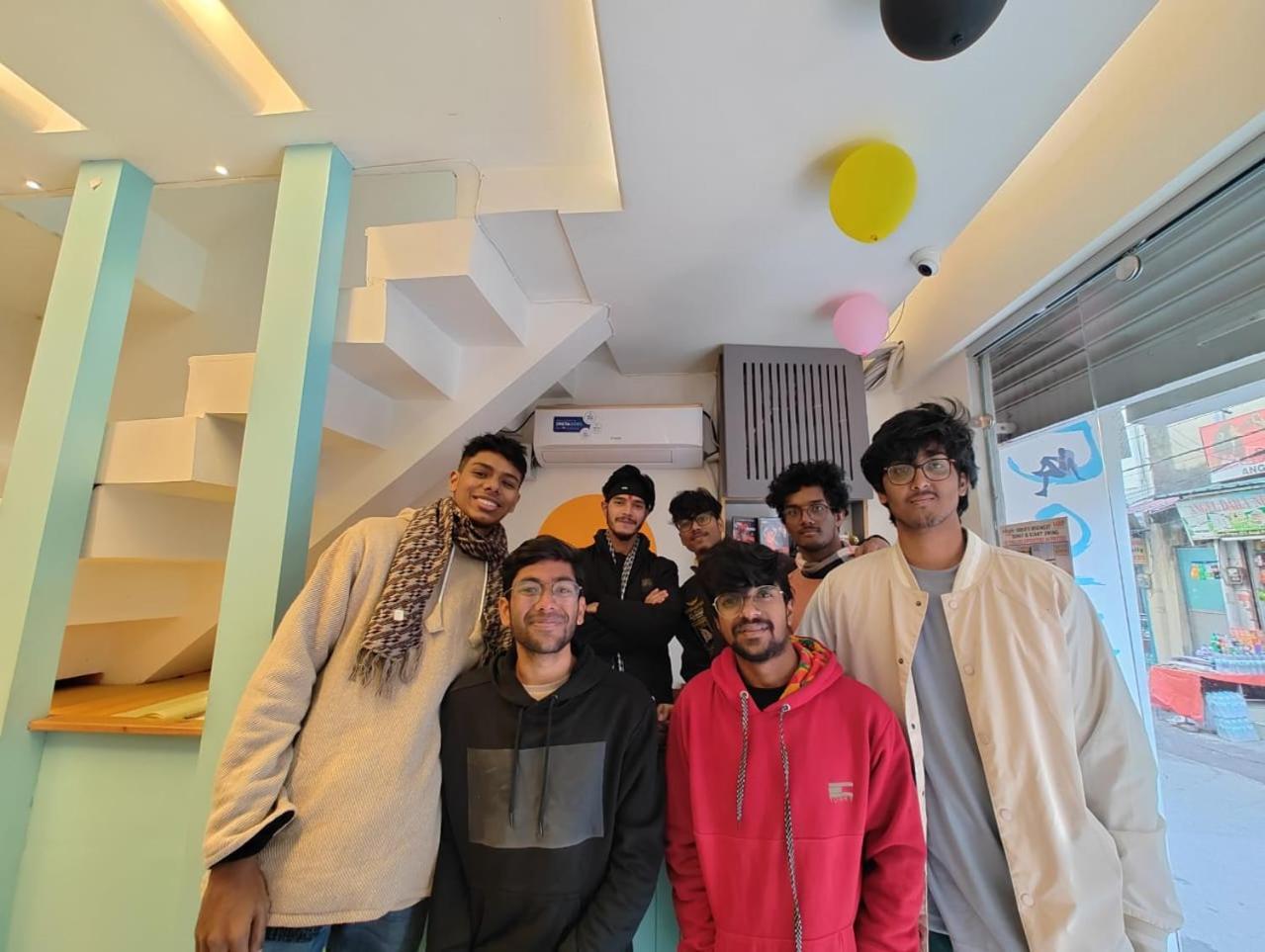 Joey'S By The Ganges Hostel Rishīkesh Buitenkant foto