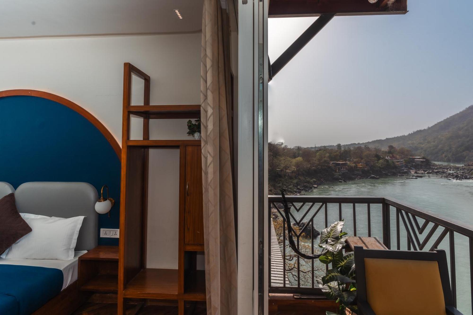 Joey'S By The Ganges Hostel Rishīkesh Buitenkant foto