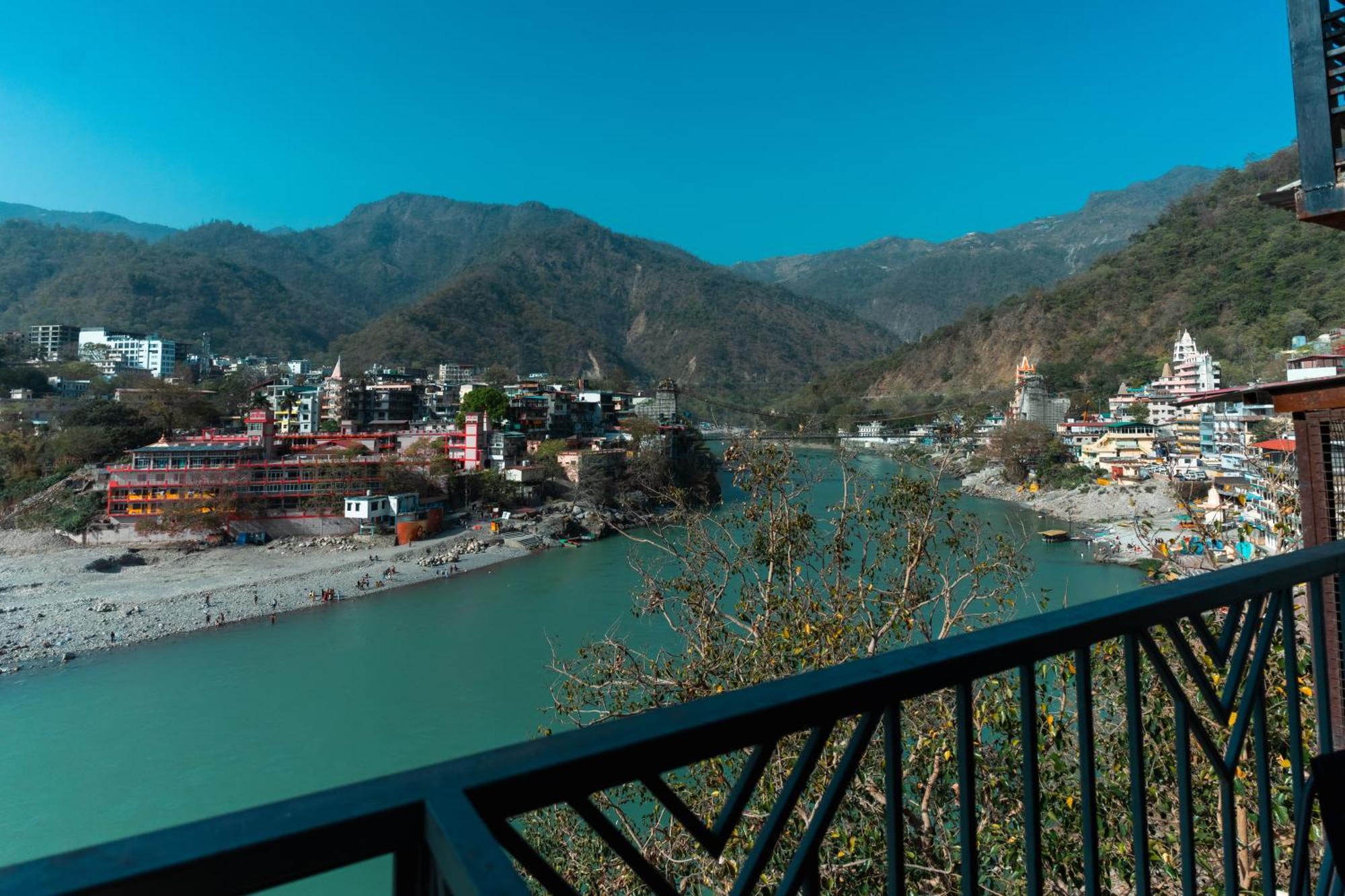 Joey'S By The Ganges Hostel Rishīkesh Buitenkant foto